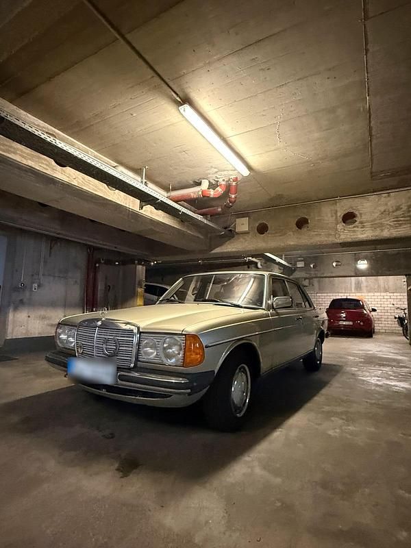 Gebraucht Mercedes 250 140 PS (102 kW) 1981 Grün Limousine