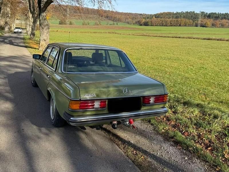 Gebraucht Mercedes 200 109 PS (80 kW) 1982 Grün Limousine