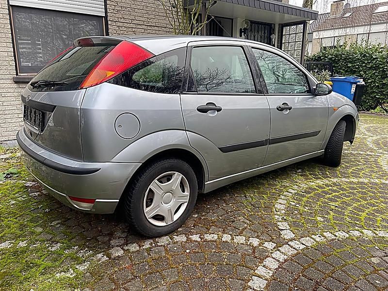 Gebraucht Ford Focus 101 PS (74 kW) 2003 Silber Limousine
