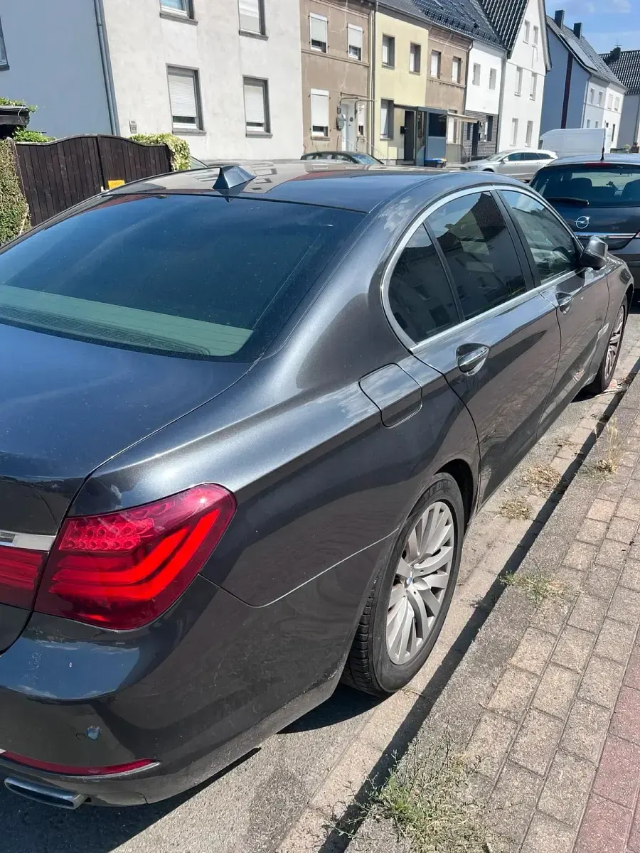 Gebraucht BMW 730 258 PS (189 kW) 2015 Blau Limousine