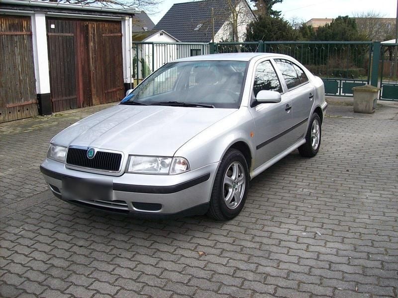 Gebraucht Skoda Octavia 100 PS (73 kW) 1999 Silber Limousine