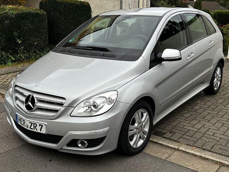 Silber Gebraucht 2008 Mercedes B170 Van / Kleinbus | 7.450 € (Fairer Preis) - Bild 1/4