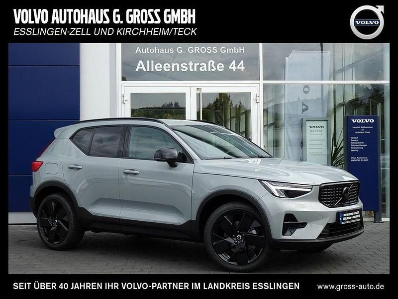 Grau Neu 2025 Volvo XC40 Plus SUV | 51.699 € - Bild 1/4