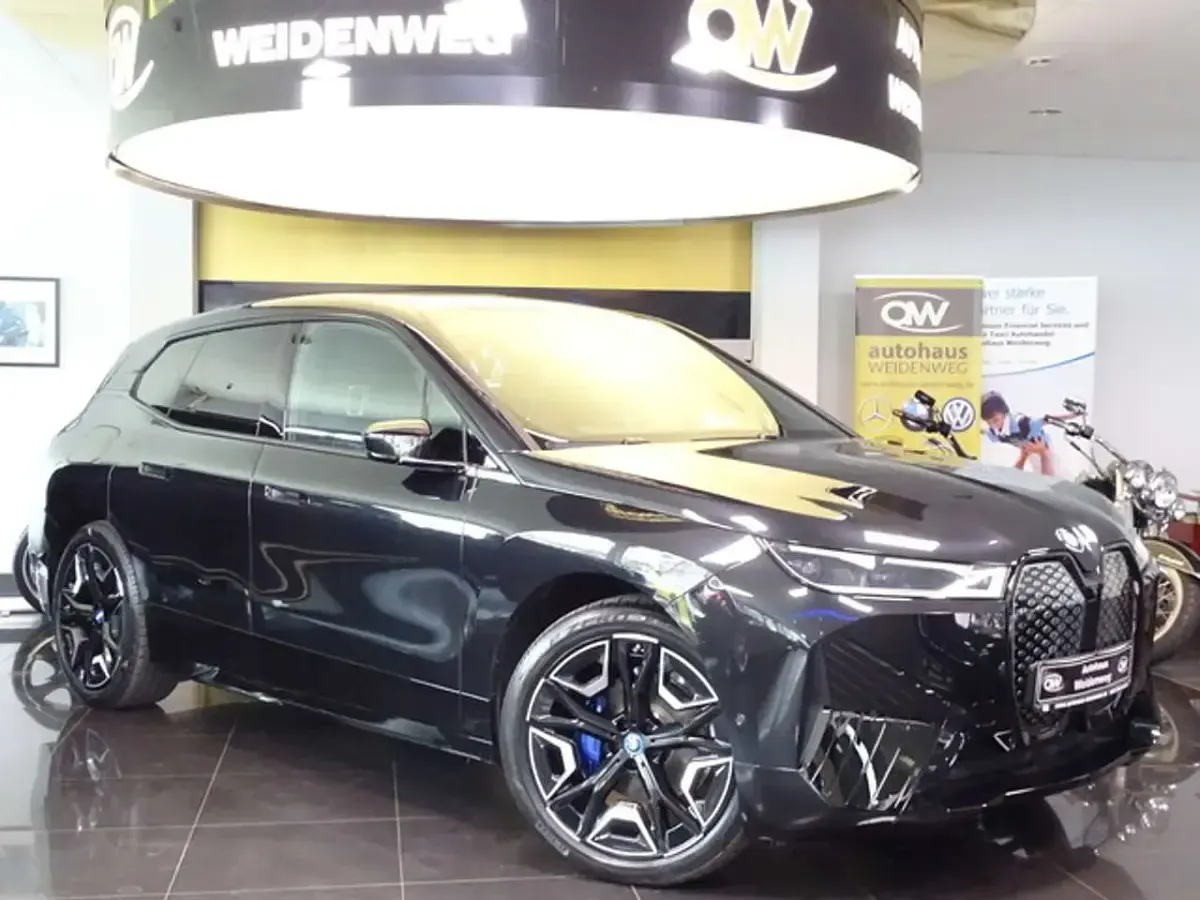 Gebraucht BMW iX Sport Line 239 kW (326 PS) 2023 Sophistograu brillanteffekt SUV