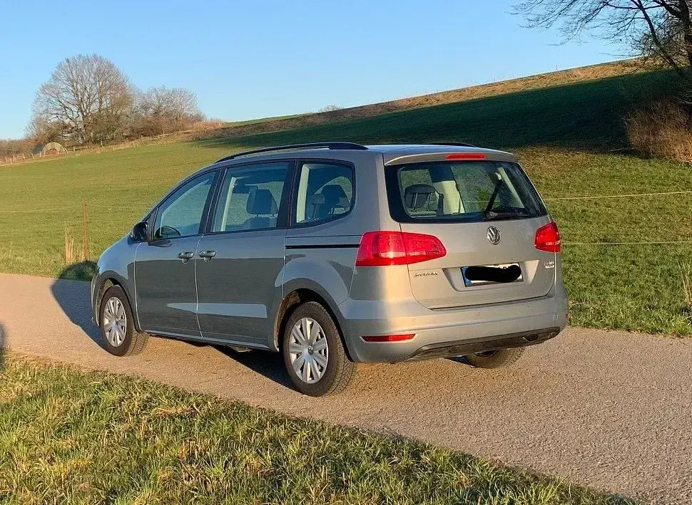 Gebraucht VW Sharan Trendline 140 PS (102 kW) 2015 Grau Van / Kleinbus