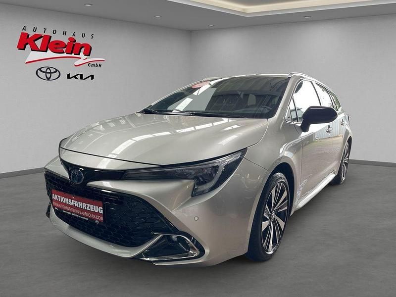 Neu Toyota Corolla 141 PS (103 kW) 2025 Silber Kombi