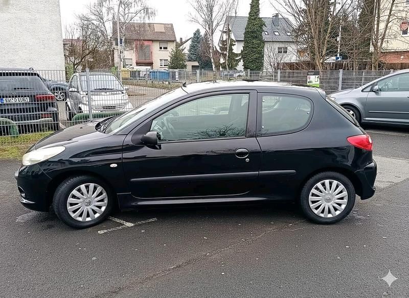 Gebraucht Peugeot 206+ 73 PS (53 kW) 2011 Schwarz Kleinwagen