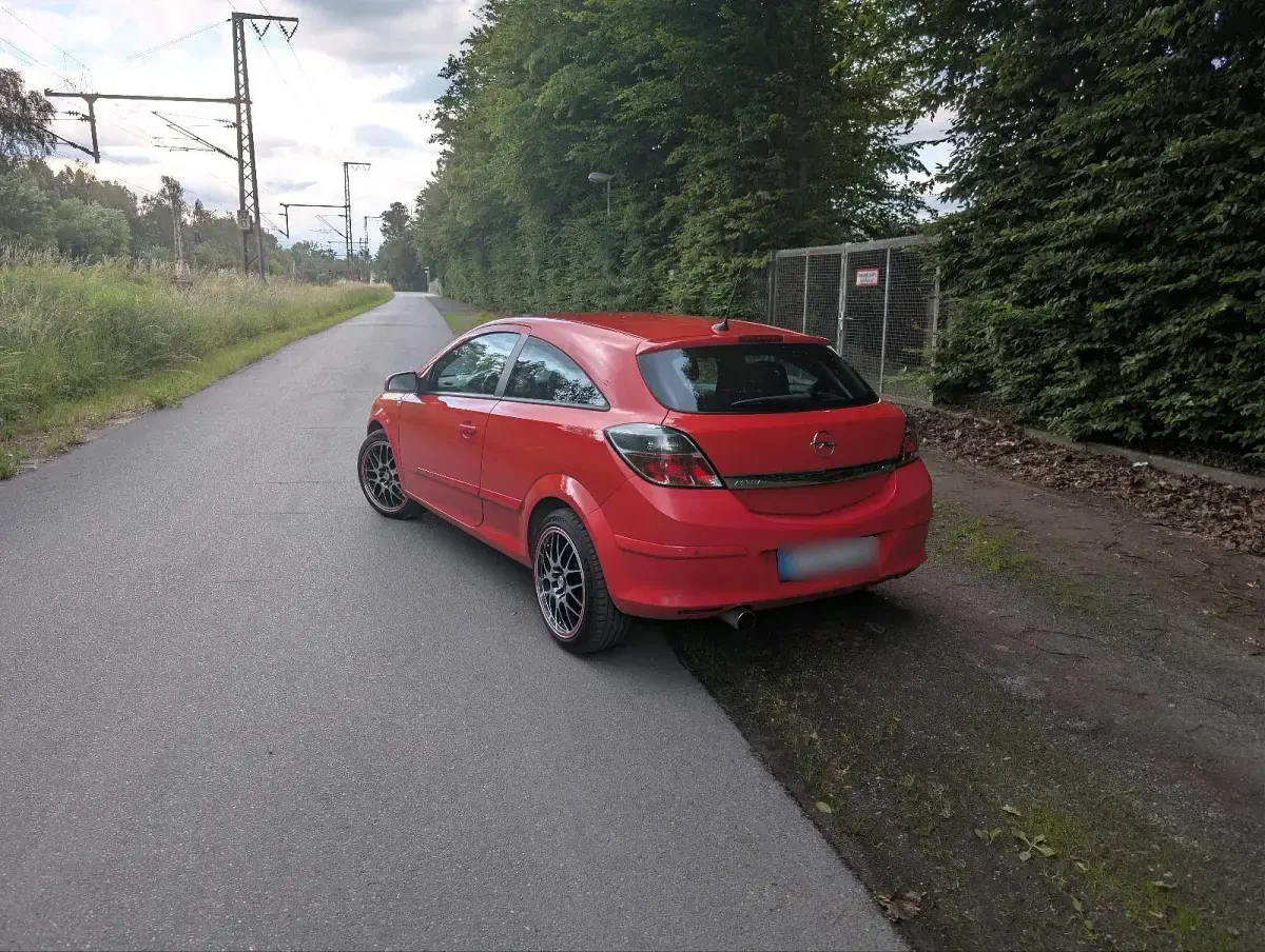 Gebraucht Opel Astra GTC 140 PS (102 kW) 2006 Rot Coupé