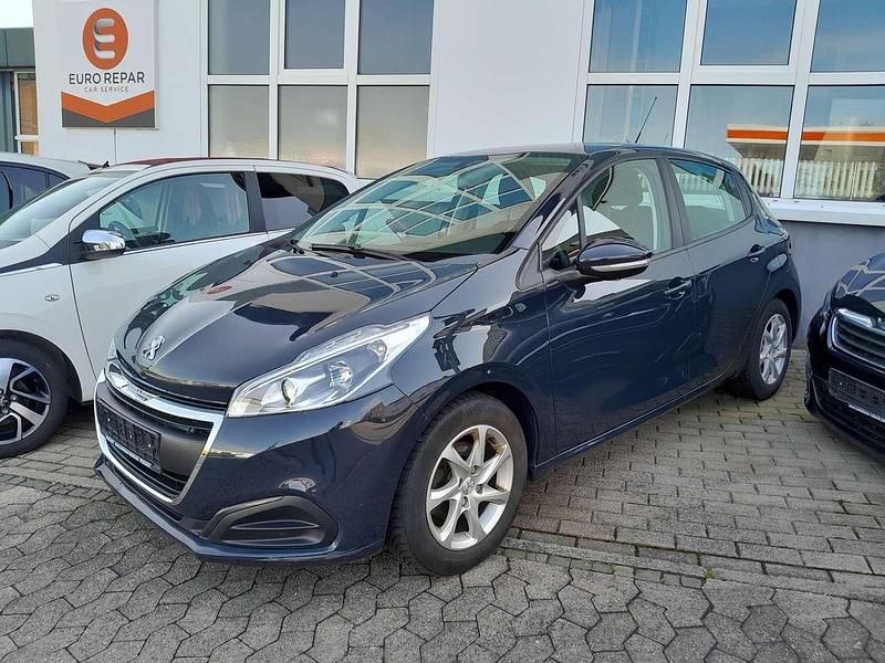 Grau Gebraucht 2018 Peugeot 208 Active Kleinwagen | 9.490 € (Teuer) - Bild 1/4
