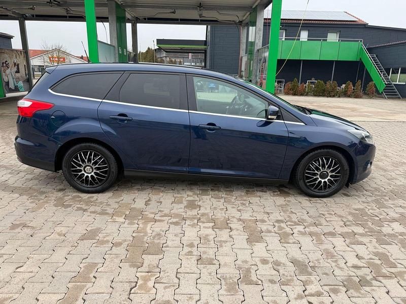 Gebraucht Ford Focus Titanium 140 PS (102 kW) 2013 Blau Kombi
