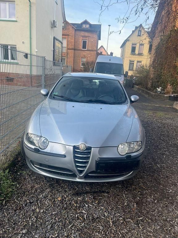 Grau Gebraucht 2003 Alfa Romeo 147 Impression Kleinwagen | 1.500 € (Fairer Preis) - Bild 1/4