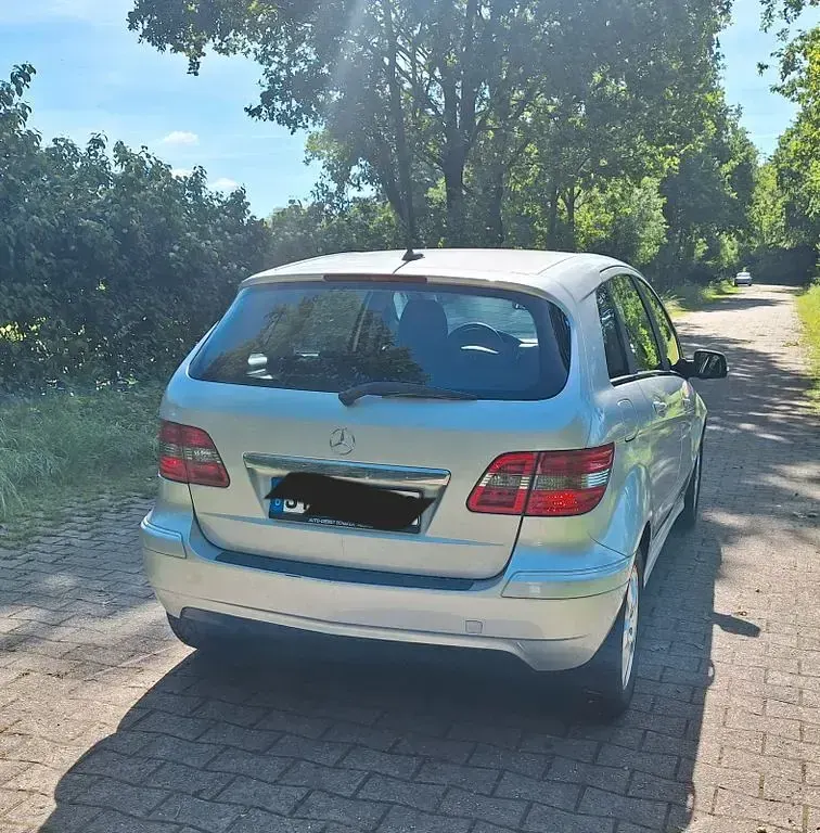 Gebraucht Mercedes B200 136 PS (100 kW) 2010 Silber Van / Kleinbus