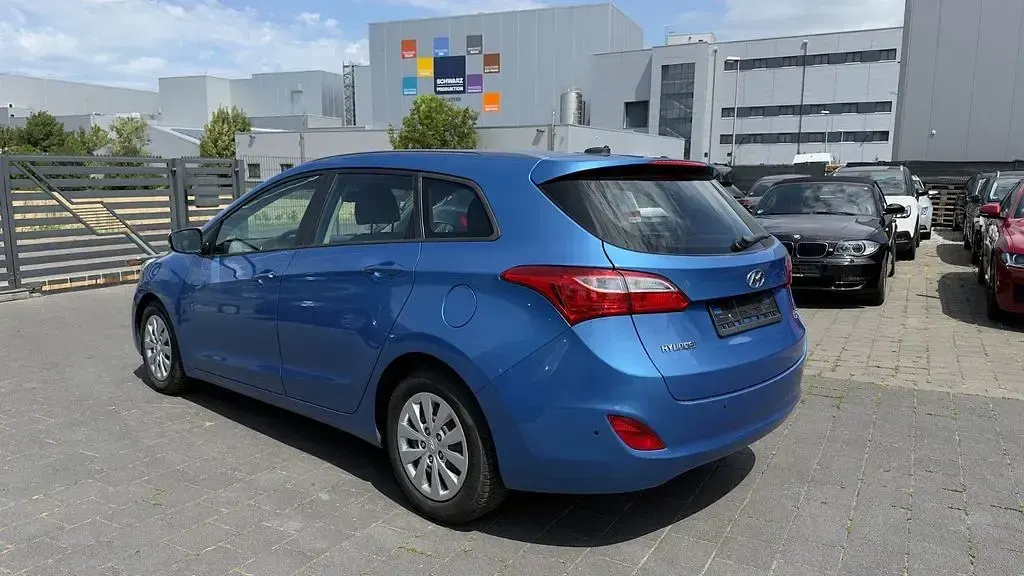 Gebraucht Hyundai i30 Trend 110 PS (80 kW) 2015 Blau Kombi