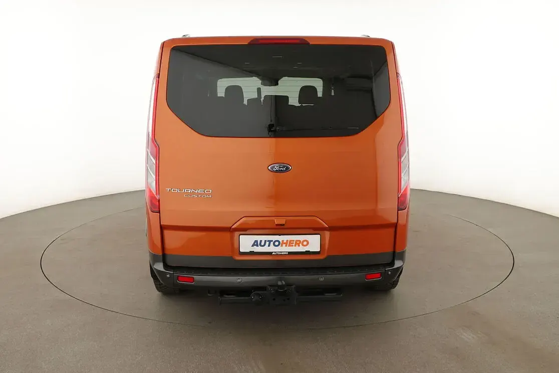 Gebraucht Ford Tourneo Active 170 PS (125 kW) 2023 Orange Van / Kleinbus