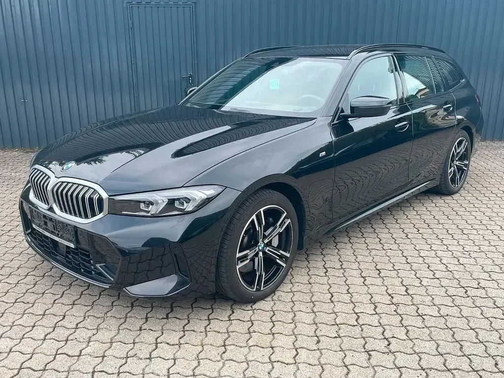 Gebraucht BMW 330 M Sport 245 PS (180 kW) 2025 Schwarz Kombi