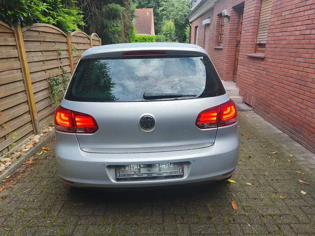 Gebraucht VW Golf VI Team 105 PS (77 kW) 2010 Silber Kleinwagen