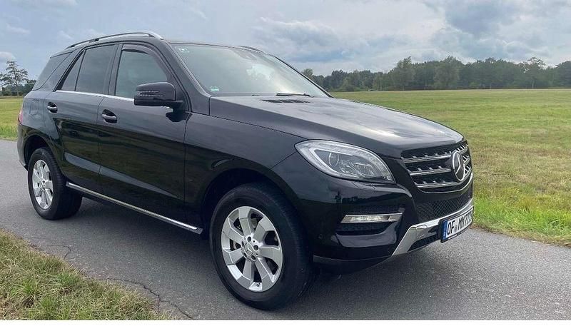 Gebraucht Mercedes ML250 204 PS (150 kW) 2012 Schwarz SUV