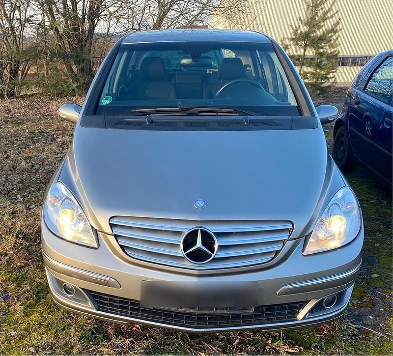 Silber Gebraucht 2008 Mercedes B200 Van / Kleinbus | 3.900 € (Guter Preis) - Bild 1/4