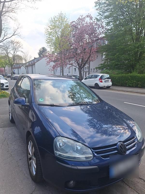 Gebraucht VW Golf V 2004 Blau Kleinwagen