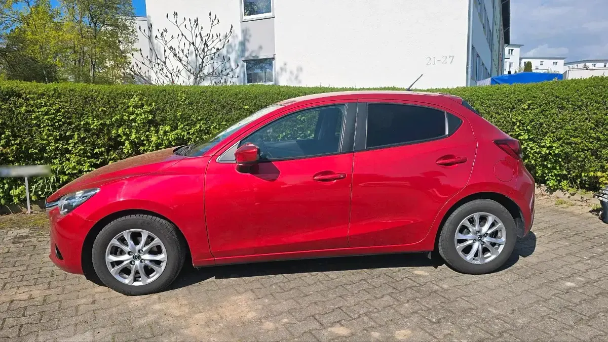 Gebraucht Mazda 2 Exclusive-Line 90 PS (66 kW) 2016 Rot Kleinwagen