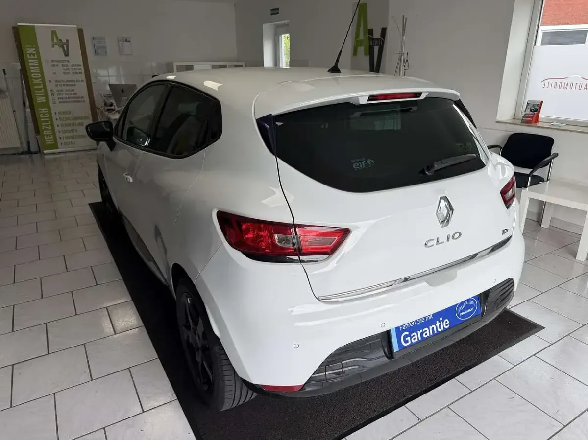Gebraucht Renault Clio LIMITED 90 PS (66 kW) 2015 Gletscherweiss Kleinwagen