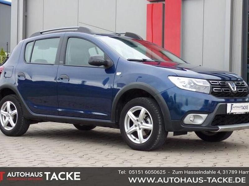 Blau cosmos Gebraucht 2019 Dacia Sandero Stepway Kleinwagen | 10.990 € (Fairer Preis) - Bild 1/4