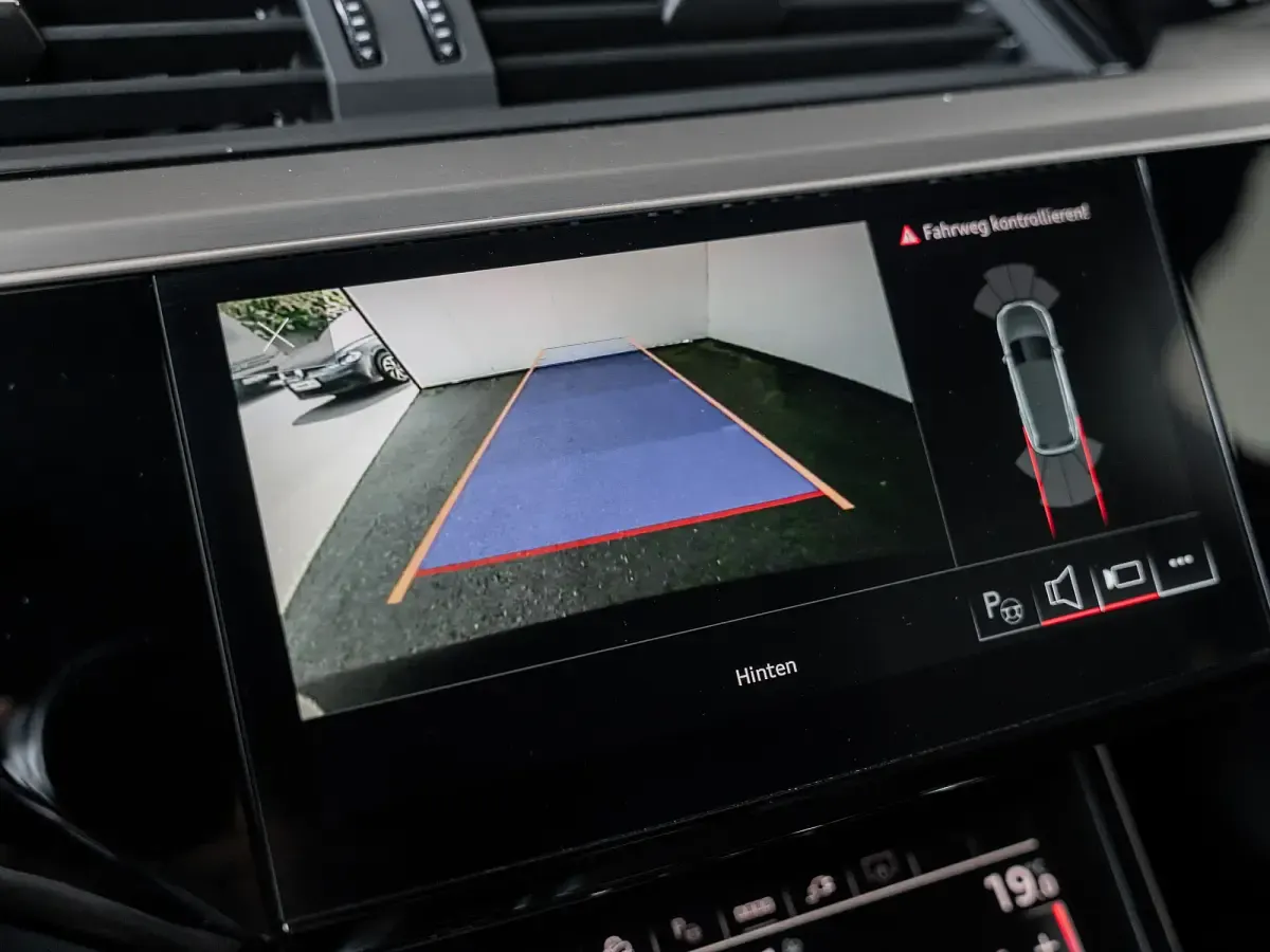 Gebraucht Audi e-tron Advanced Plus 230 kW (313 PS) 2022 Schwarz SUV