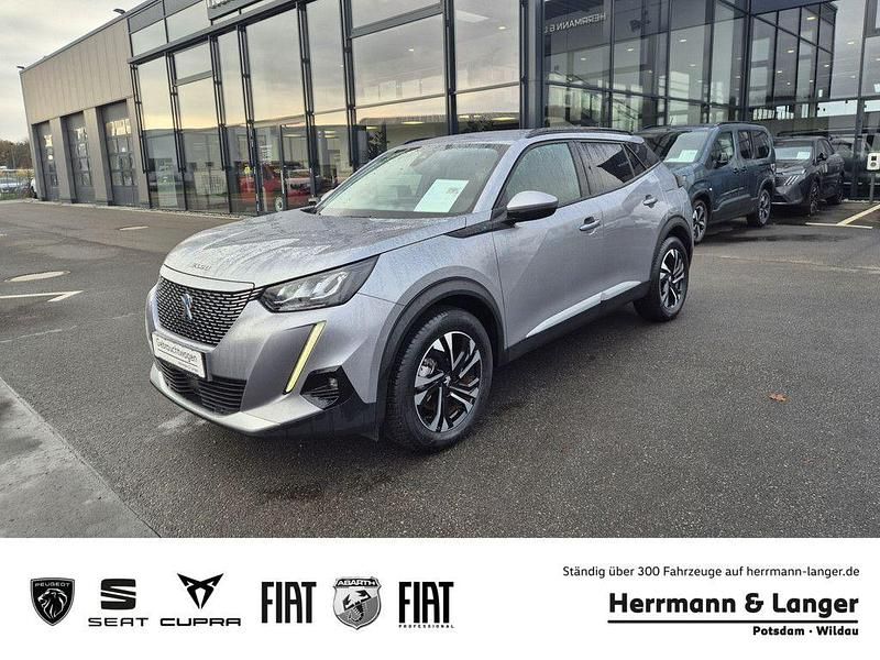Grau / artense grau (metallic) Gebraucht 2021 Peugeot e-2008 Allure SUV | 17.999 € (Fairer Preis) - Bild 1/4
