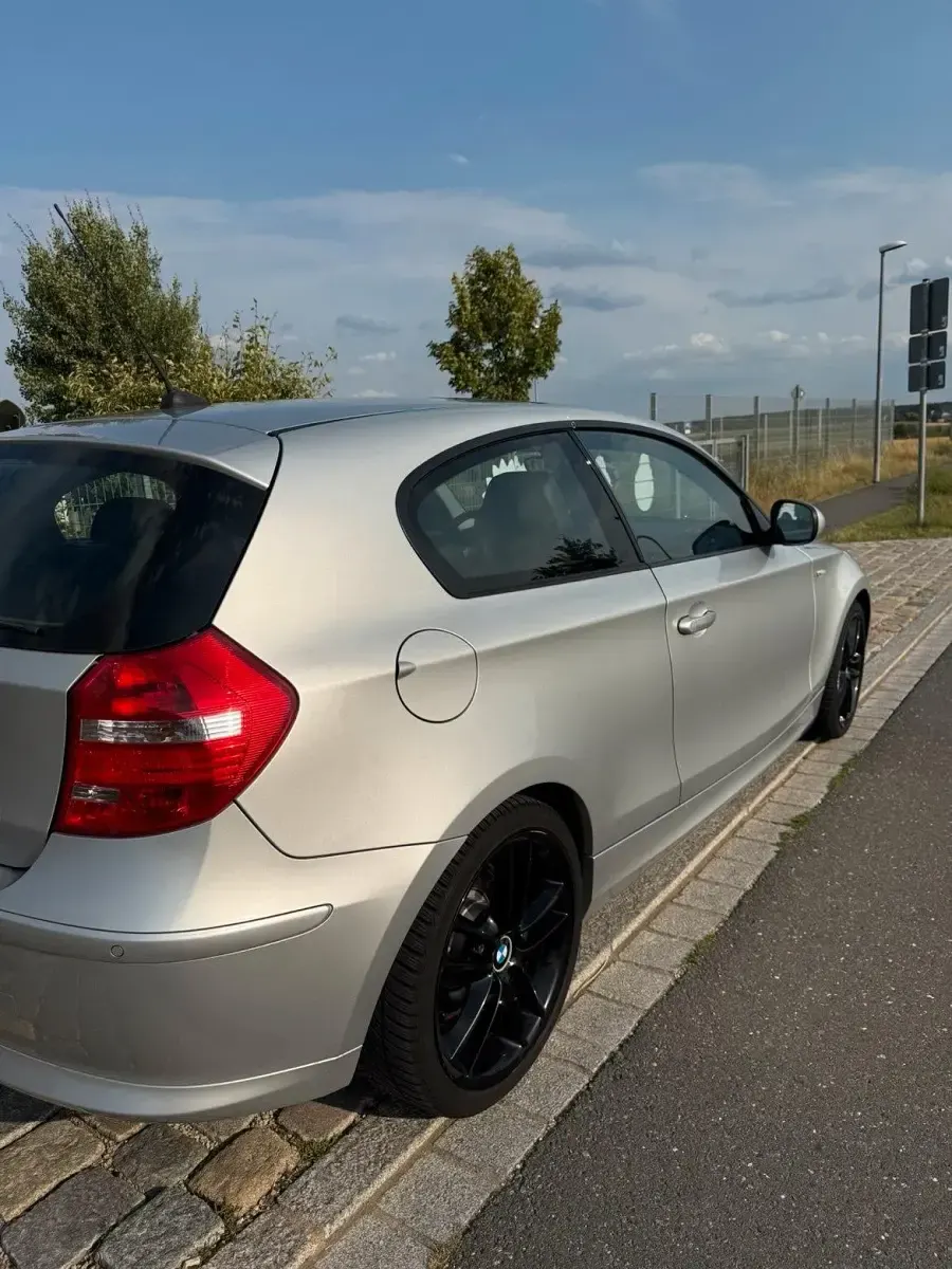 Gebraucht BMW 118 143 PS (105 kW) 2011 Silber Kleinwagen