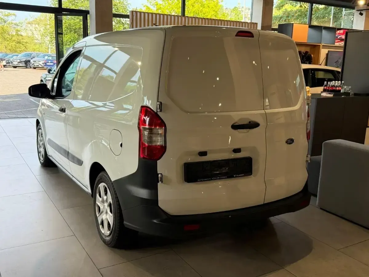 Gebraucht Ford Courier Trend 101 PS (74 kW) 2023 Weiß Van / Kleinbus