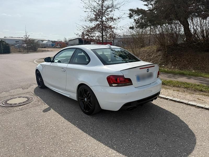 Gebraucht BMW 123 Coupé M Performance 204 PS (150 kW) 2011 Weiß Coupé