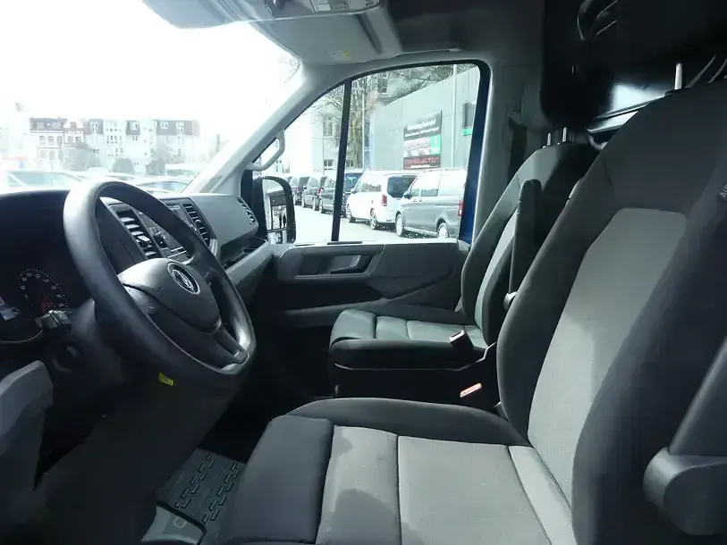 Gebraucht VW Crafter 177 PS (130 kW) 2022 Deep ocean blue Van