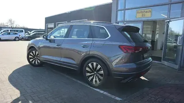 Gebraucht VW Touareg Elegance 381 PS (280 kW) 2023 Grau SUV