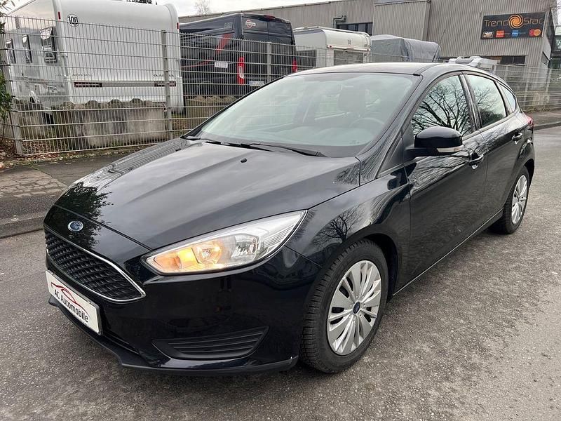 Gebraucht Ford Focus Trend 125 PS (91 kW) 2015 Schwarz Limousine