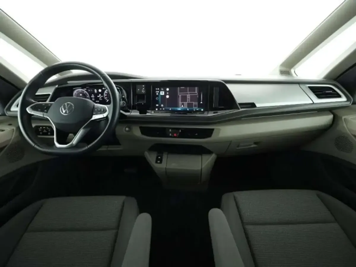 Gebraucht VW Multivan 150 PS (110 kW) 2023 Deep black perleffekt Van / Kleinbus