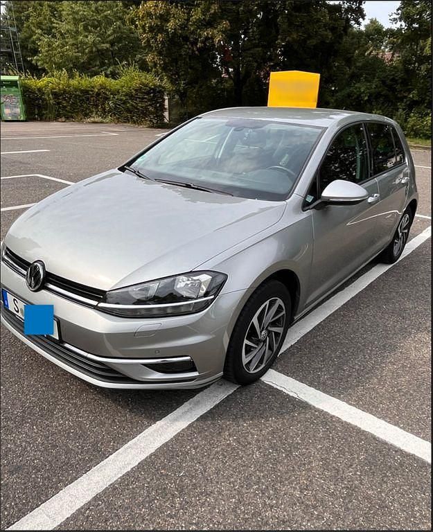 Silber Gebraucht 2018 VW Golf VII Sound Limousine | 12.900 € (Guter Preis) - Bild 1/4