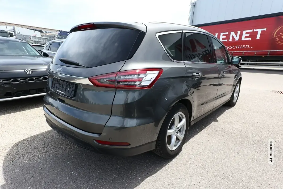 Gebraucht Ford S-MAX Titanium 160 PS (117 kW) 2018 Grau metallic Van / Kleinbus