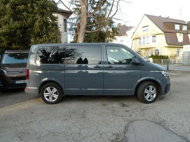 Gebraucht VW Multivan 150 PS (110 kW) 2021 Grau Van