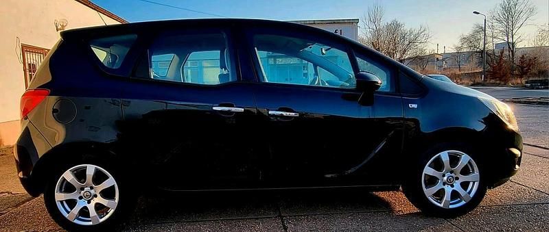Gebraucht Opel Meriva 140 PS (102 kW) 2011 Schwarz Van / Kleinbus