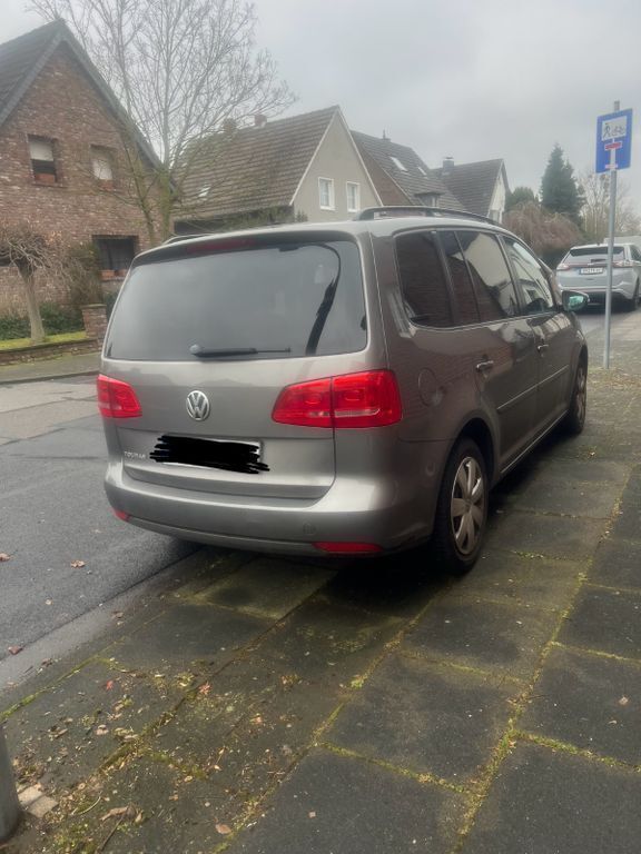 Grau Gebraucht 2011 VW Touran Comfortline Van / Kleinbus | 7.500 € (Fairer Preis) - Bild 1/2