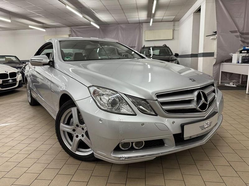 Gebraucht Mercedes E350 231 PS (169 kW) 2009 Silber Coupé