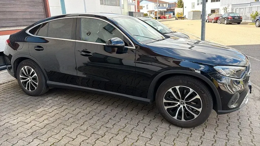 Gebraucht Mercedes GLC220 197 PS (144 kW) 2023 Schwarz SUV