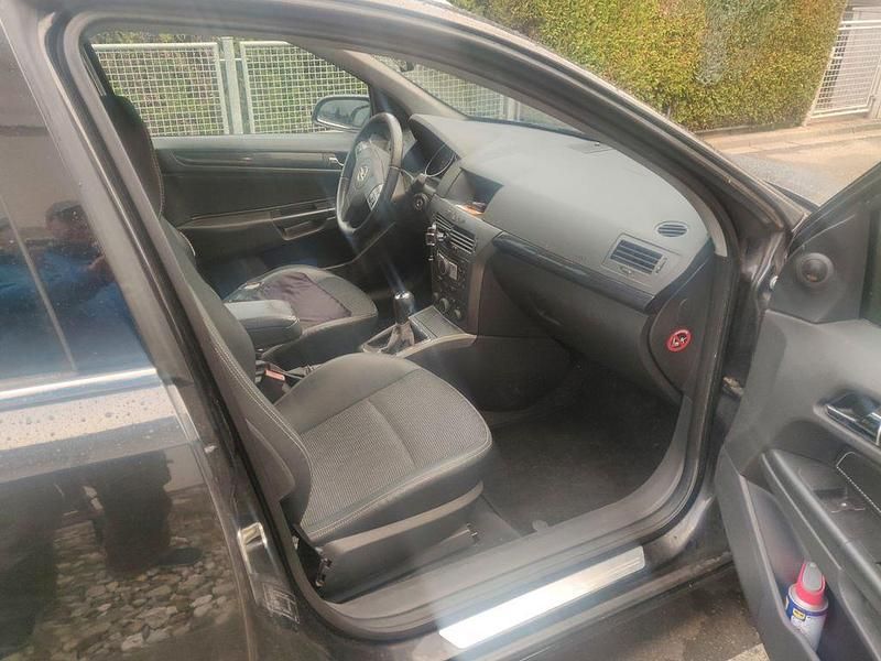 Schwarz Gebraucht 2005 Opel Astra Limousine | 888 € (Guter Preis) - Bild 1/4