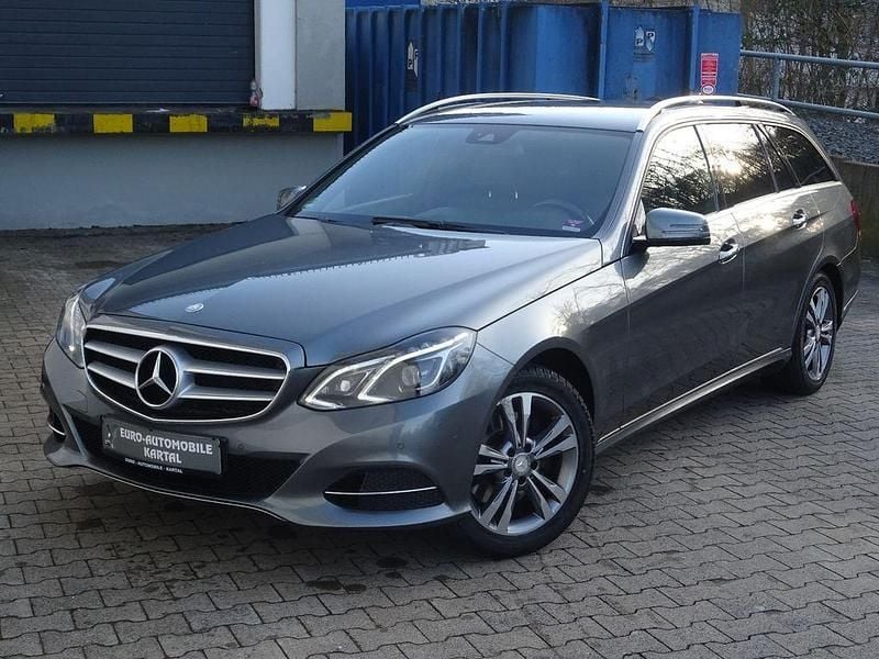 Gebraucht Mercedes E220 Avantgarde 170 PS (125 kW) 2016 Grau Kombi