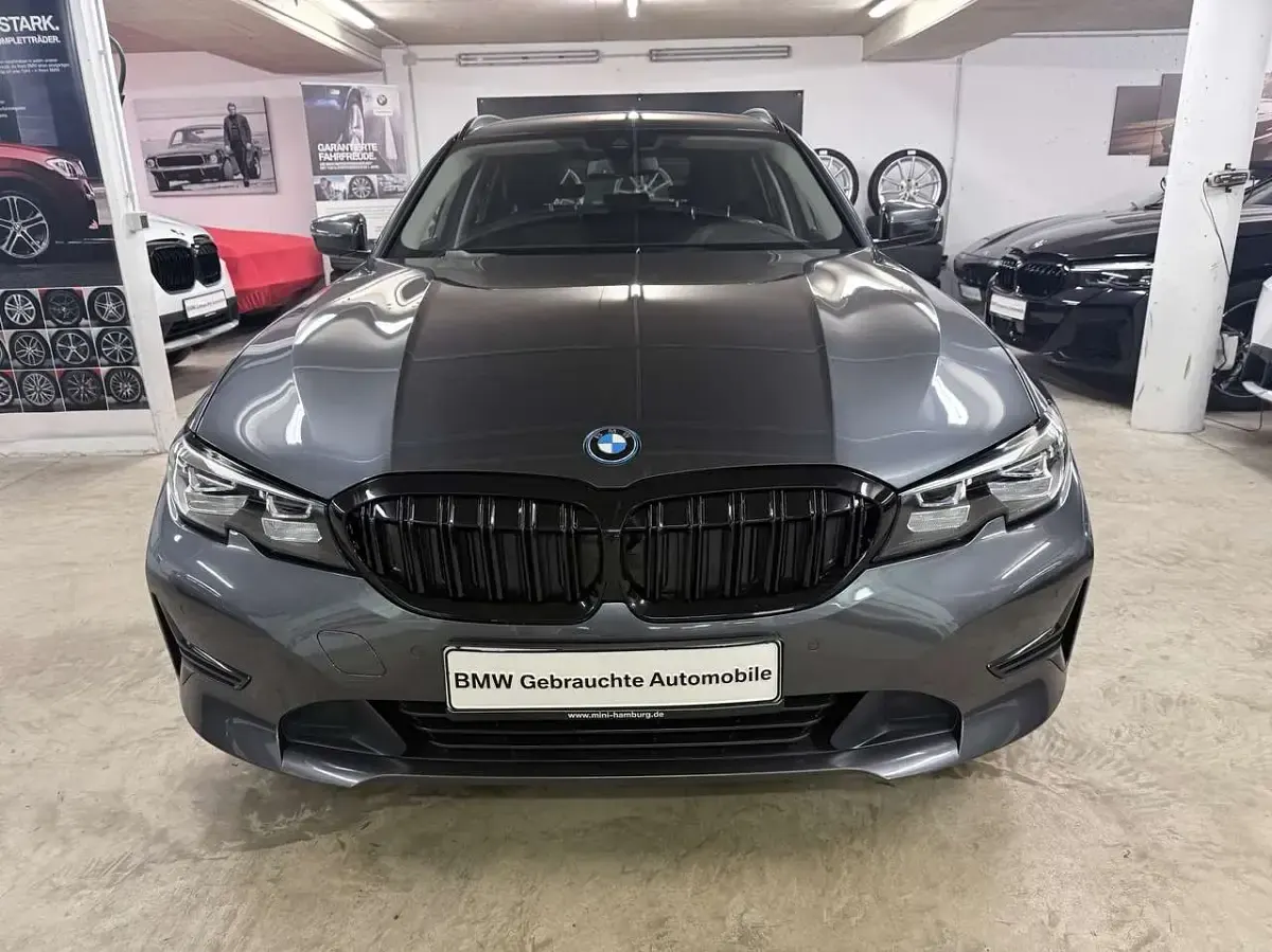 Gebraucht BMW 330e 292 PS (214 kW) 2022 Mineral grau Kombi