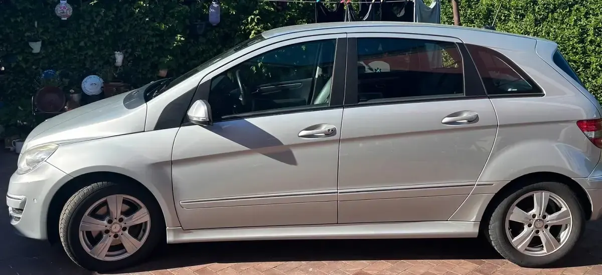 Gebraucht Mercedes B200 136 PS (100 kW) 2010 Silber Van / Kleinbus