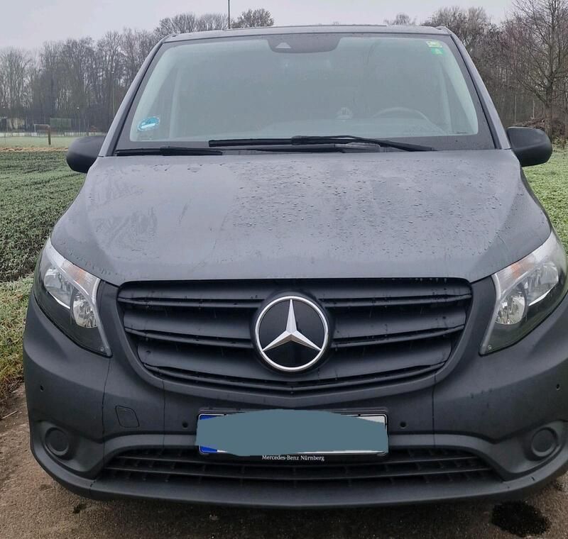 Schwarz Gebraucht 2021 Mercedes Vito Van / Kleinbus | 42.000 € (Etwas zu teuer) - Bild 1/4