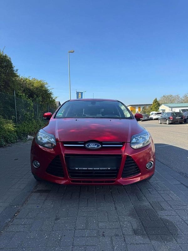 Gebraucht Ford Focus 149 PS (109 kW) 2013 Rot Kombi