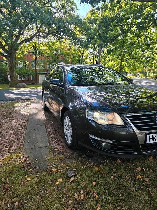Braun Gebraucht 2007 VW Passat Kombi | 2.500 € (Teuer) - Bild 1/4