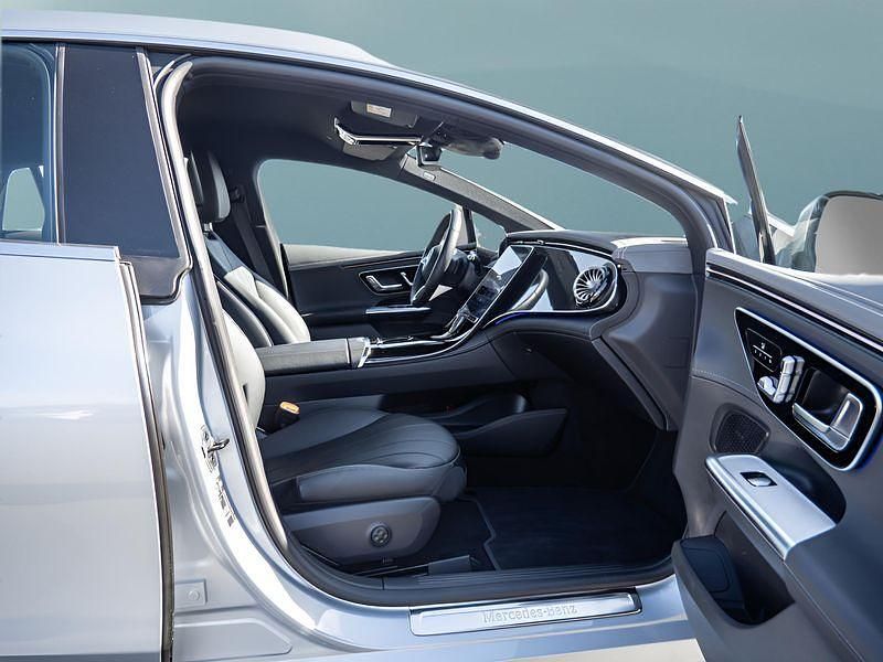 Second-hand Mercedes EQE350 214 kW (292 CP) 2024 Argintiu Berlinǎ